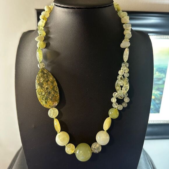 18" Prehnite and Ocean Jasper stone necklace with silver tone hardware! - Picture 7 of 12